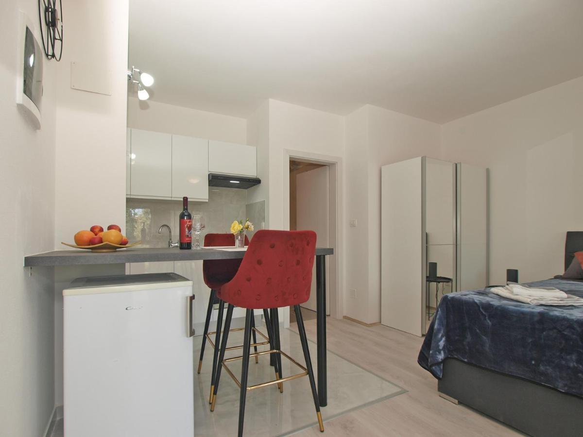 Apartment Florinda 2091 Pula Buitenkant foto