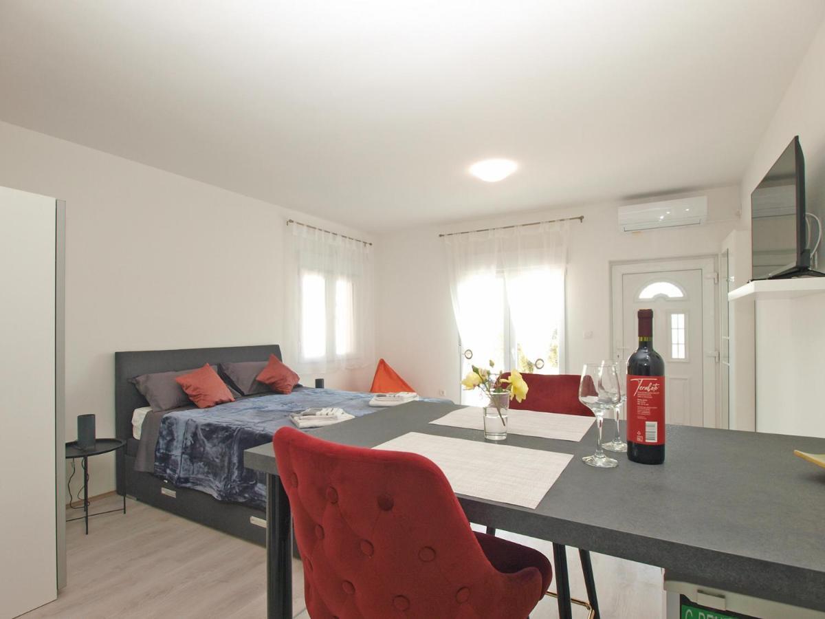 Apartment Florinda 2091 Pula Buitenkant foto