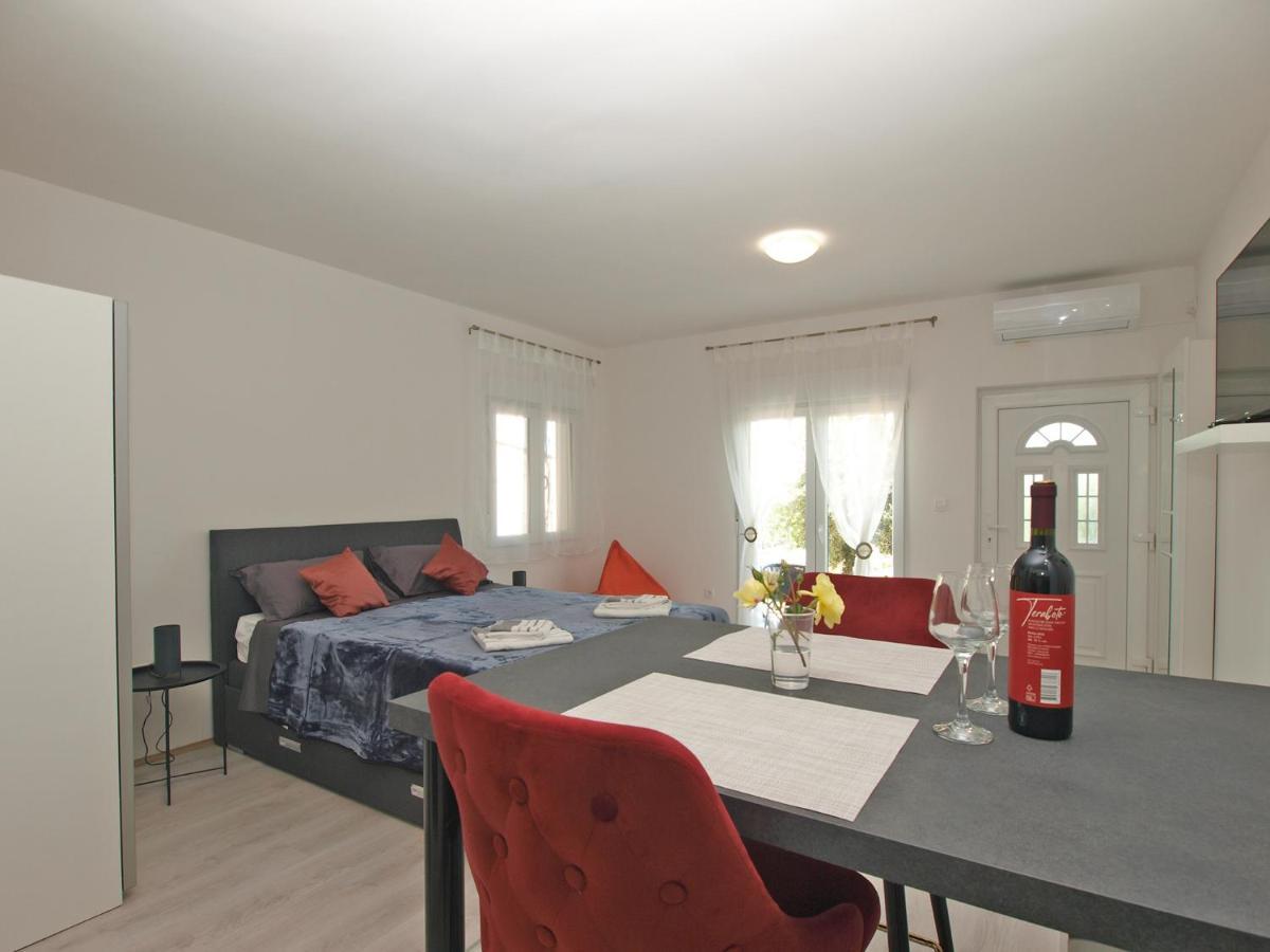 Apartment Florinda 2091 Pula Buitenkant foto