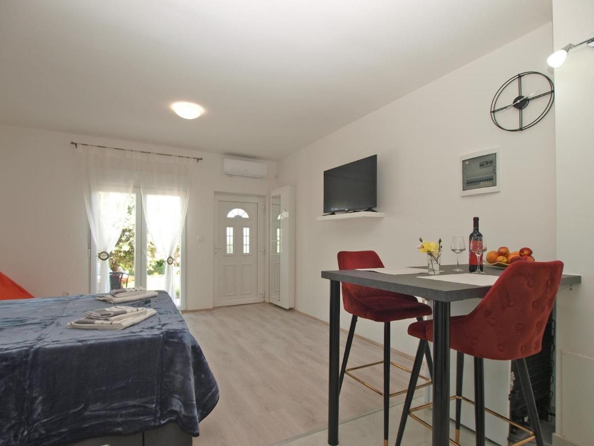 Apartment Florinda 2091 Pula Buitenkant foto