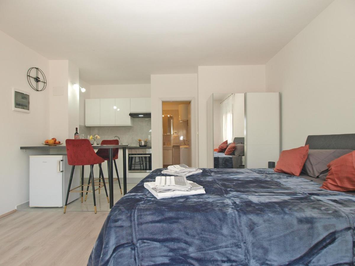 Apartment Florinda 2091 Pula Buitenkant foto